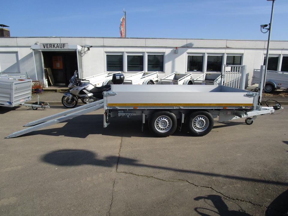 Eduard 3318 Three-Sided Tipper Trailer