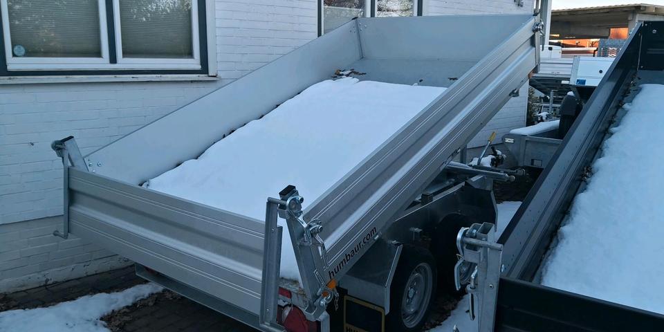 Factory-orderable HUMBAUR HTK 2700.27 Aluminum Three-Sided Tipper Trailer with Electric Pump