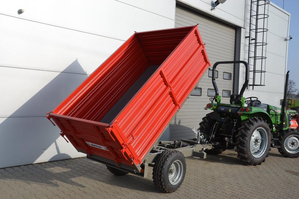 Three-way tipping trailer with 3,500 kg capacity and 80 cm high double side walls