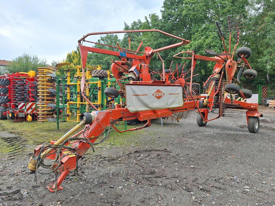 Kuhn GA7302DL Side Swather, Two-Rotor