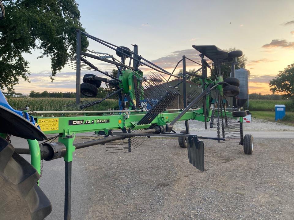 DEUTZ-FAHR SwatMaster 6952 EVO Side Swather, 2-Rotor Disc Swather