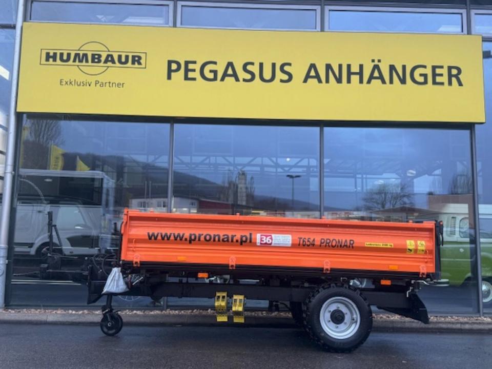 Pronar T654 Single-Axle Tractor with Three-Way Dump Trailer 3.8 t NEW