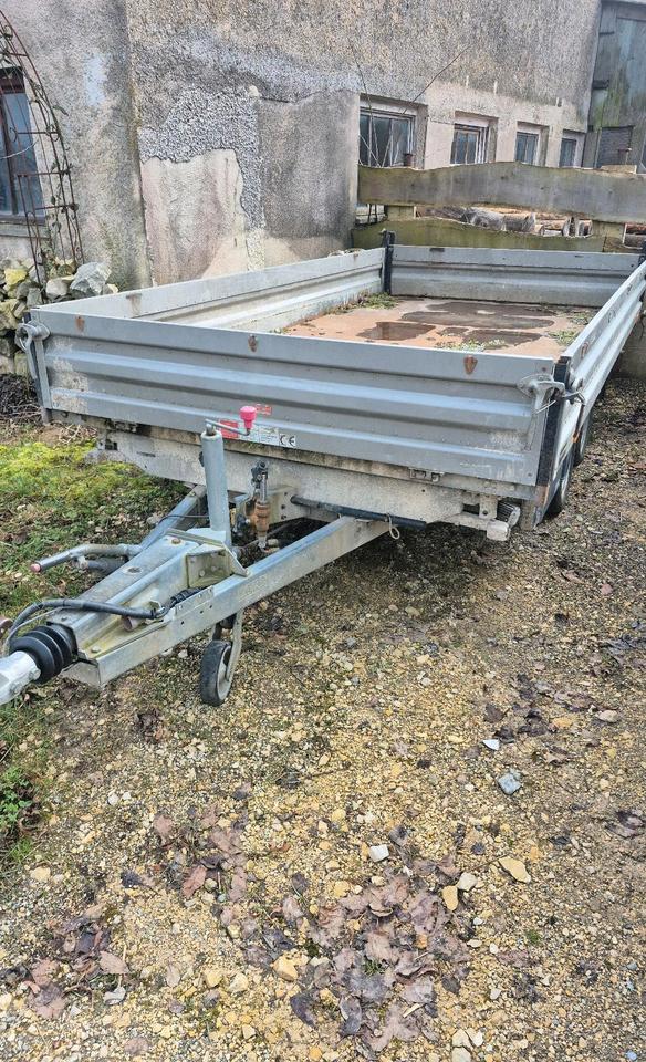 Humbaur 3-Side Tipper Trailer, 3.5t, Ramp Shaft, Electric Pump, Tie-Down Box