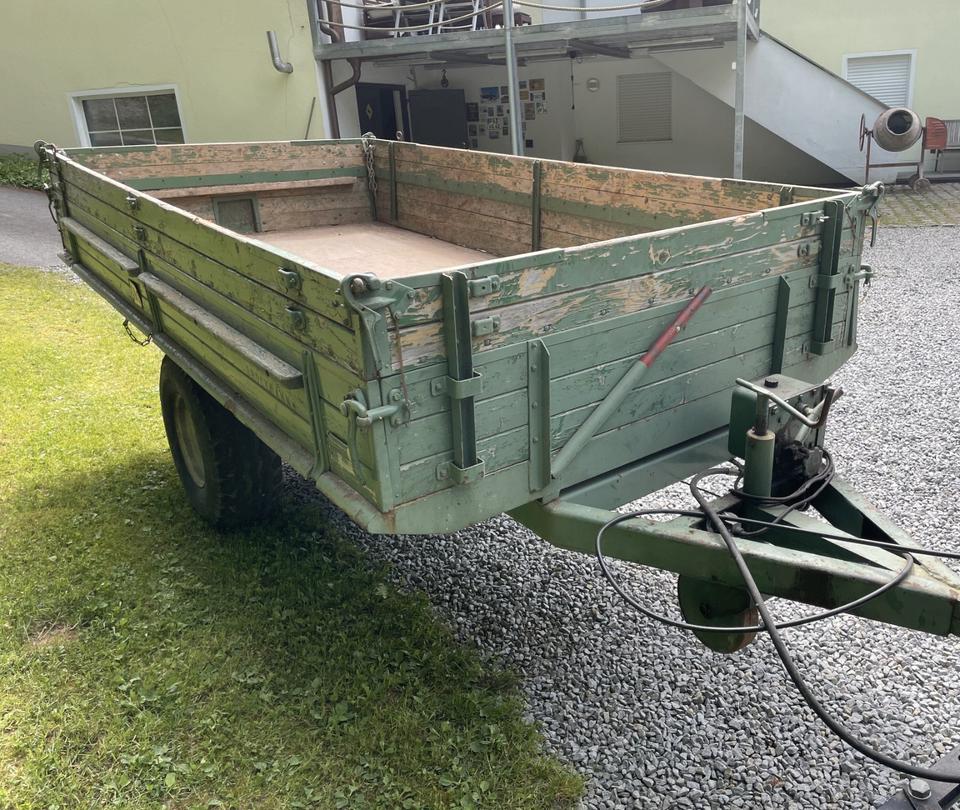 Single-axle three-sided tipping trailer 3.9 t