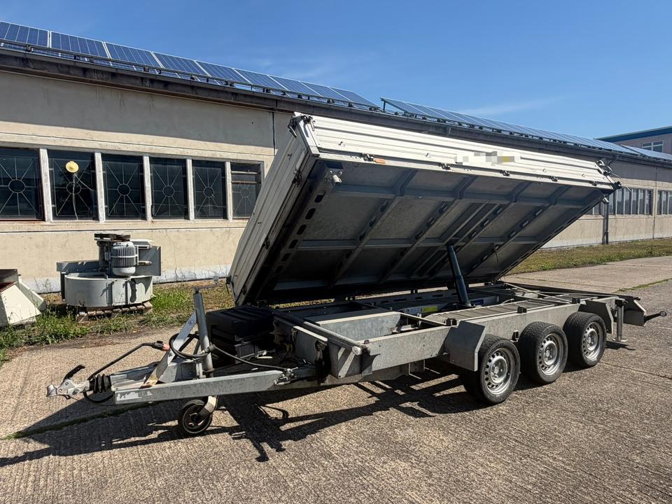 Humbaur Three-Sided Tipping Trailer, 3.5 t GVW, 3-Axle, 2018, with Ramp, TÜV
