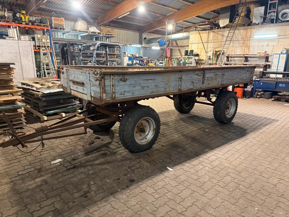 Mack dump trailer approx. 1.80 x 4.5 m with hand pump, lighting, new steel floor, foldable flaps; brake works