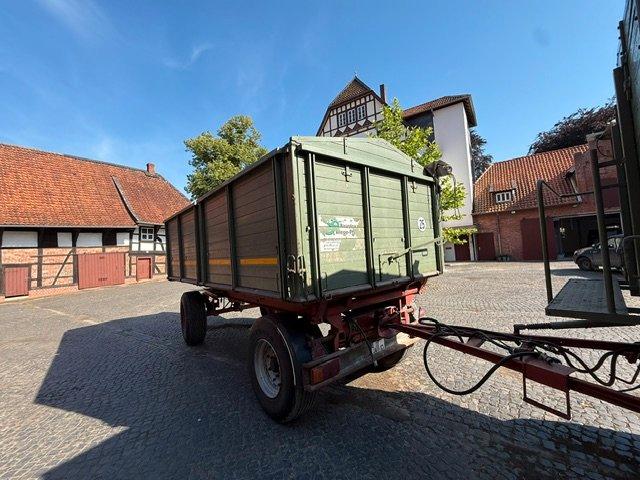 Mensing Tow Trailer with 3-Side and 2-Side Tipping