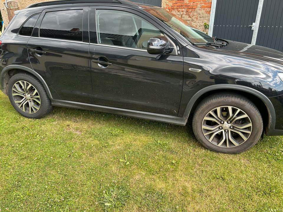 2017 Mitsubishi ASX AWD - 145,000 km, 2-year TÜV, brakes renewed, 2 new rear tires, rear calipers renewed on both sides, new water pump, serviced 3 months ago, trailer hitch, winter tires included, used, non-smoker