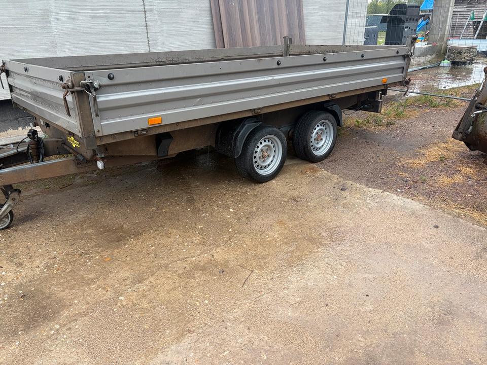 Three-way tipping trailer, 3500 kg capacity, steel construction, Humbaur HTK with ramps
