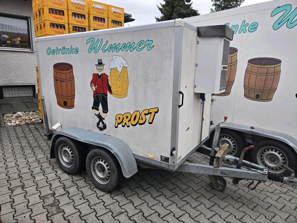 Refrigerated trailer for commercial vehicles with cooling system