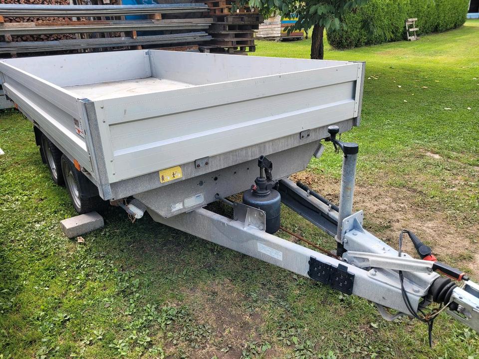 Agados Three-Sided Tipping Trailer 2.7 t
