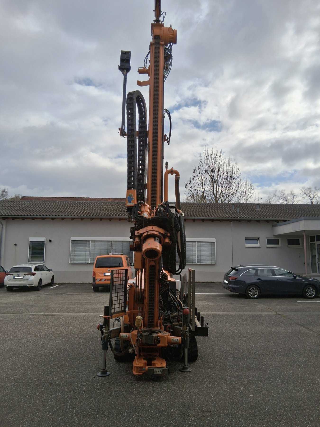 Rotomax L crawler drill rig