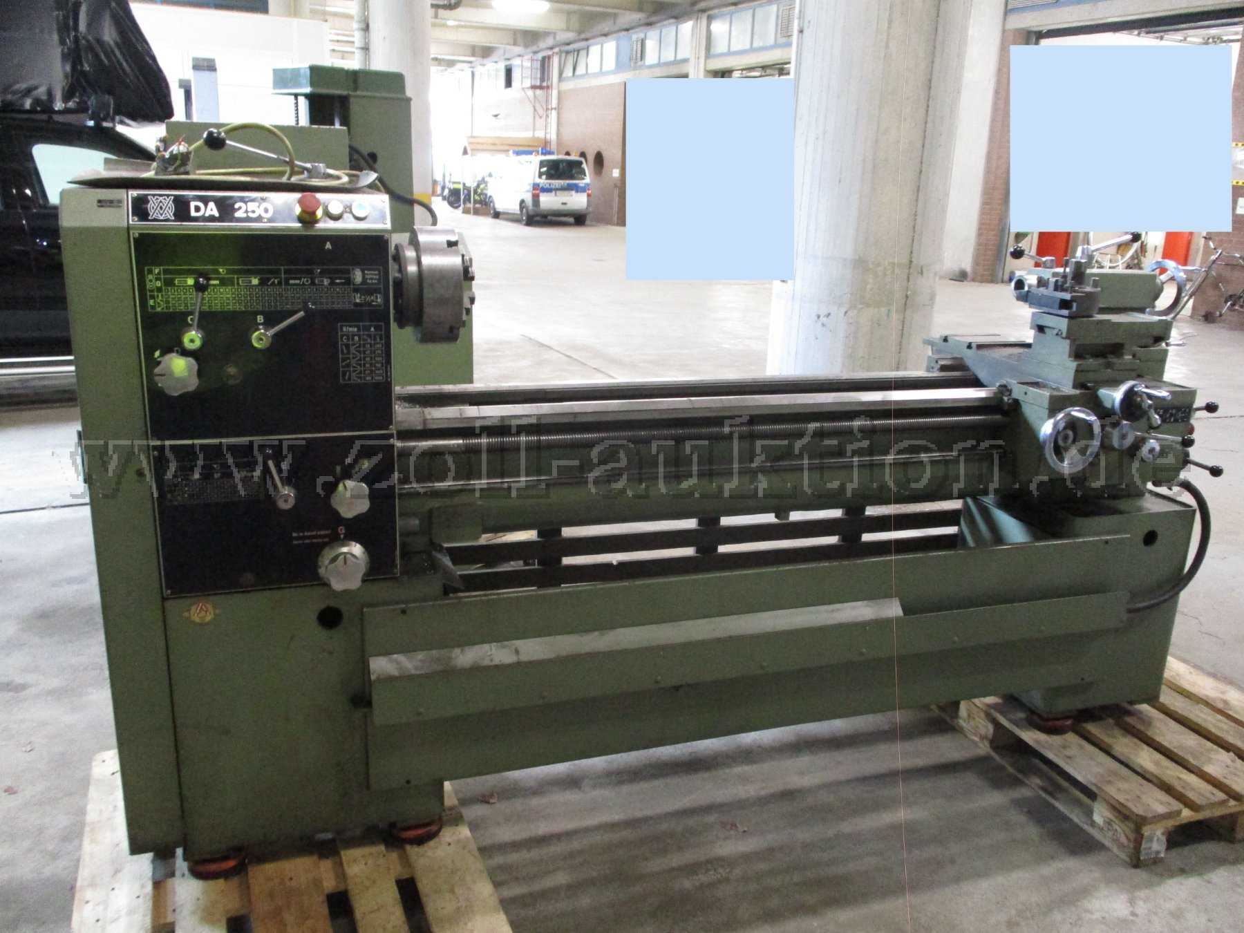 VOEST-Alpine DA 250/1.5 Lead and Feed Spindle Lathe — Spare Parts Carrier