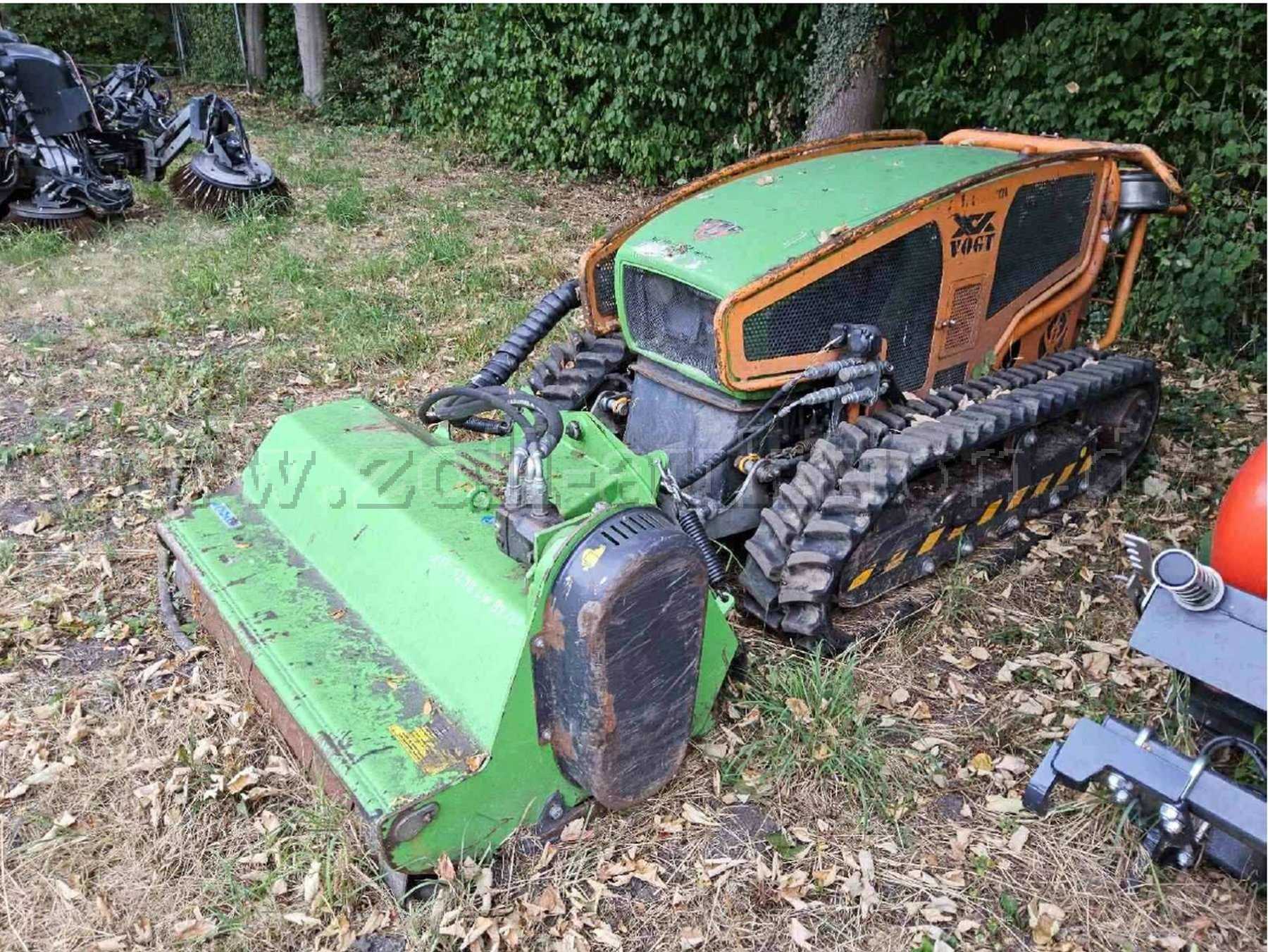 1x Green Climber LV500 Radio-Controlled Mowing Crawler by MDB