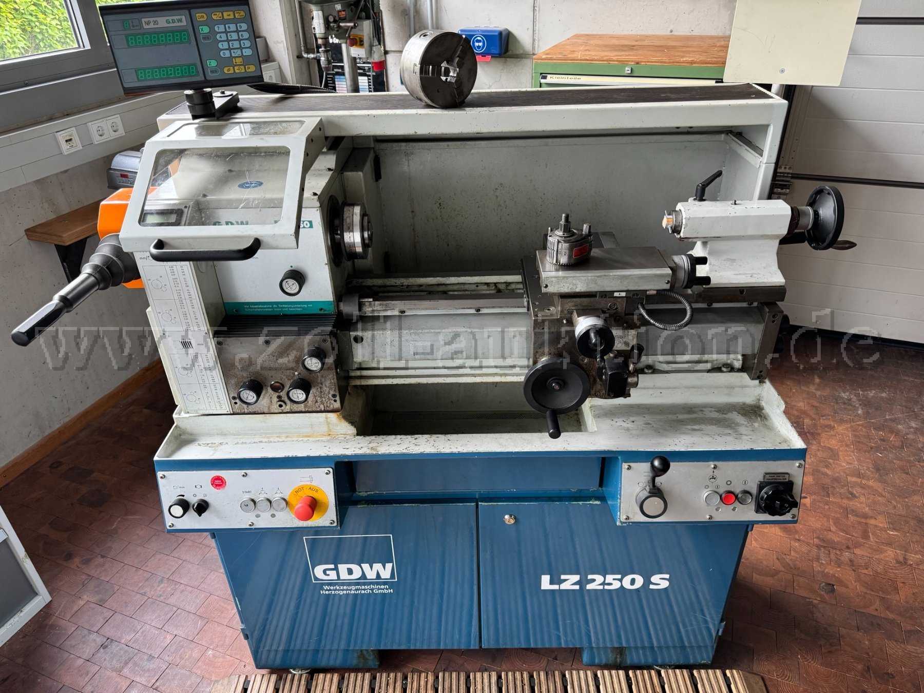 GDW LZ 250 S Lead Screw and Feed Spindle Lathe