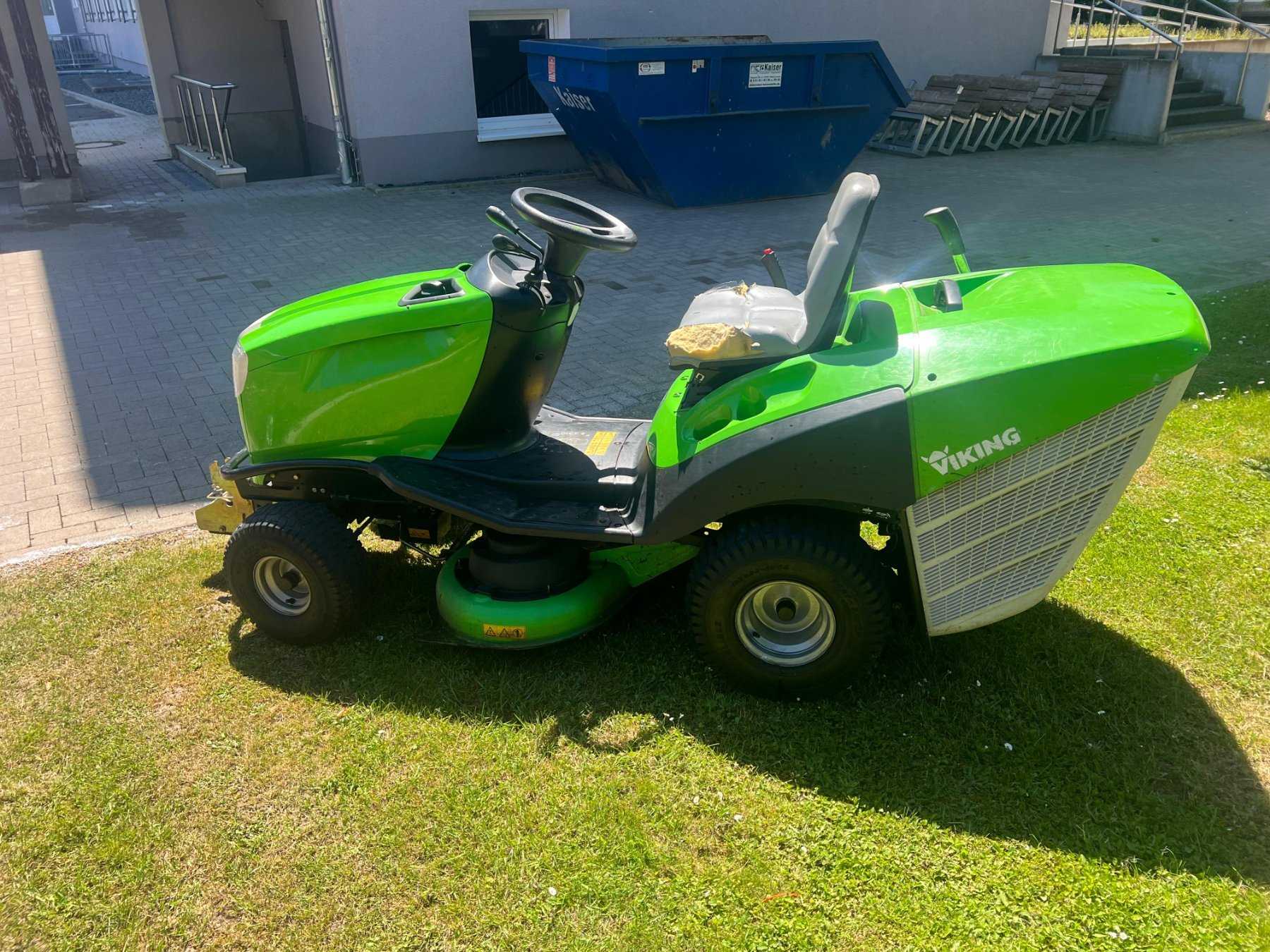 VIKING MT 5097.0 C Lawn Tractor with Mulch Function