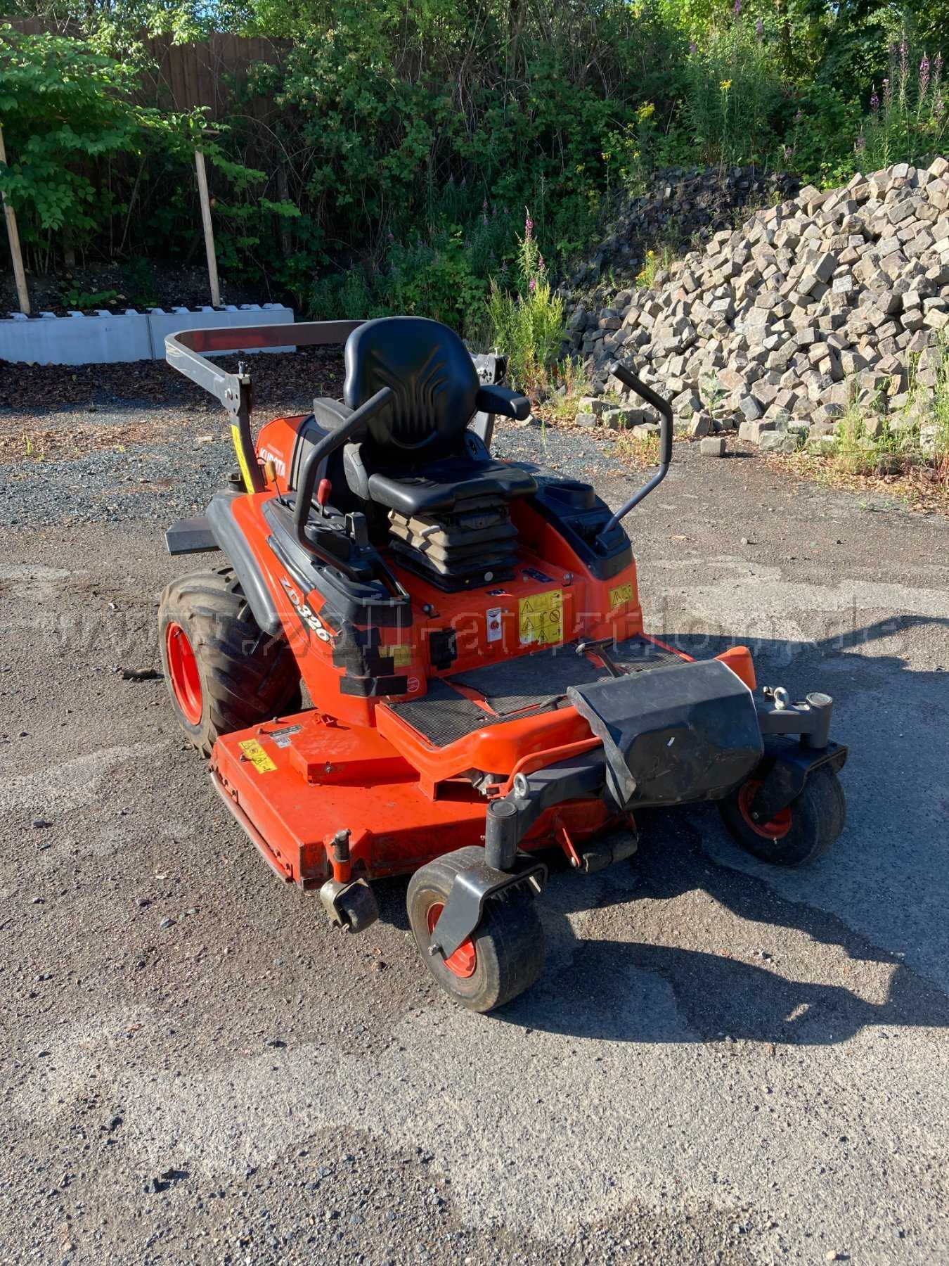 Kubota ZD-326 Zero-Turn Mower