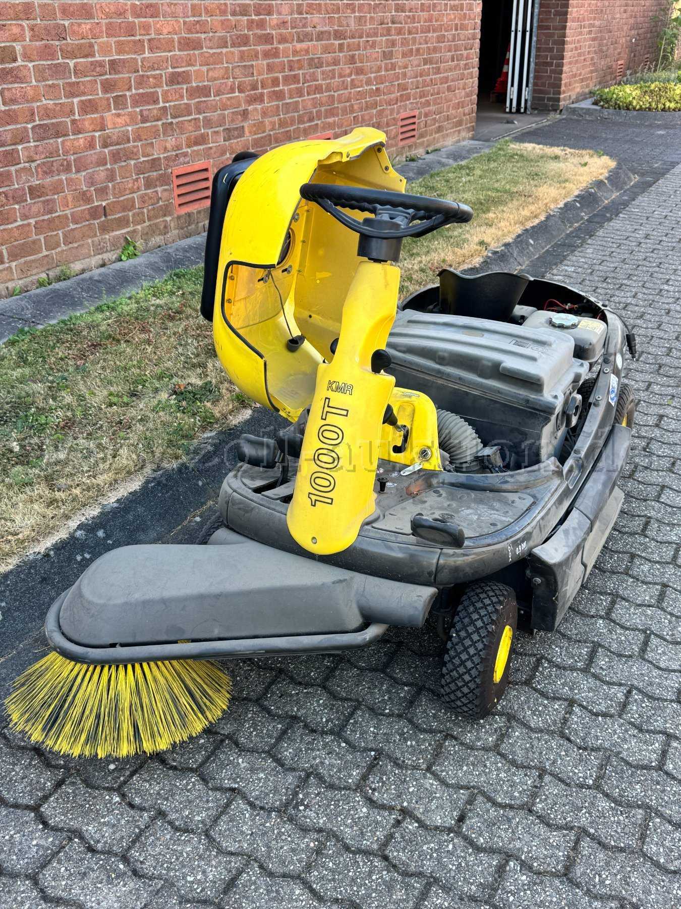Kärcher KMR 1000 T Ride-On Sweeper-Vacuum Machine 4.4 kW