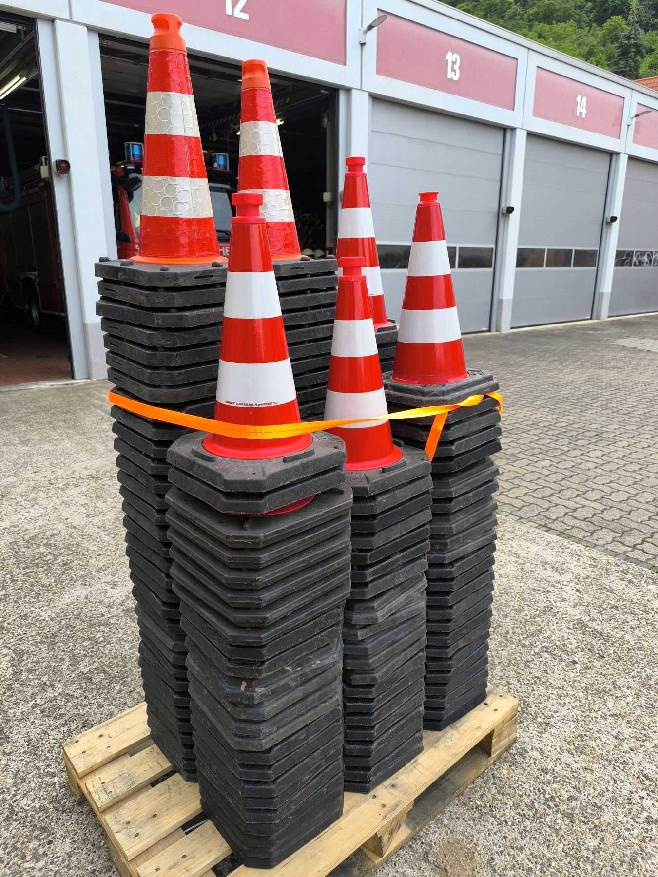 Orange Moravia Oralite Pylons (165 Pieces)